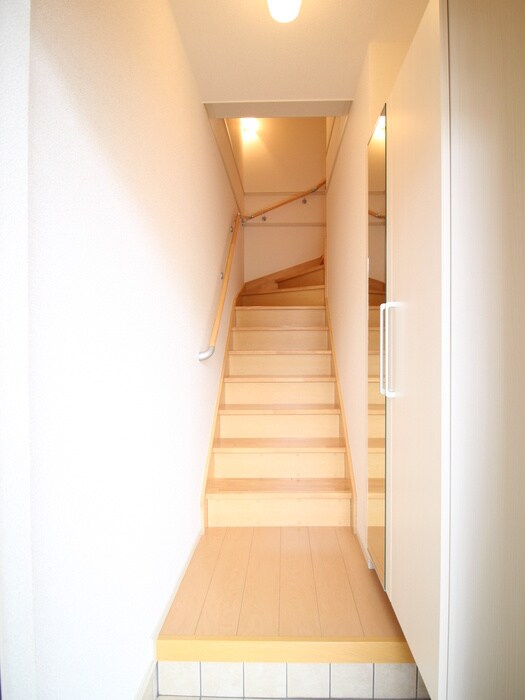 物件内観写真16　(玄関)