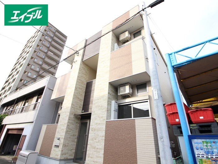 物件外観写真2　(エントランス部分)