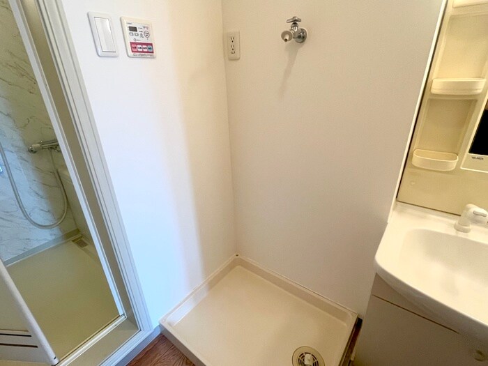 物件内観写真13　(洗濯機置場)