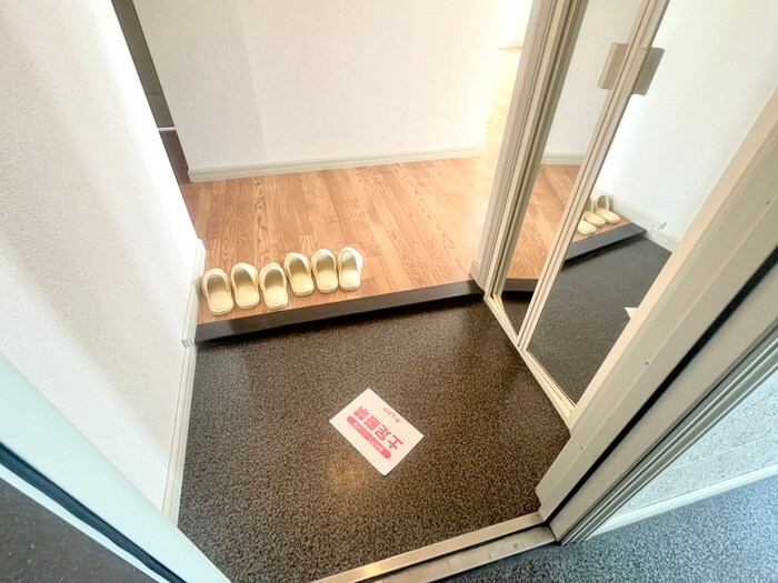 物件内観写真18　(玄関)