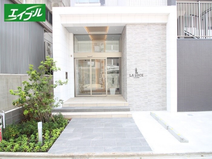 物件外観写真2　(エントランス部分)