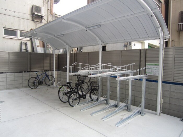 物件外観写真4　(駐輪場)