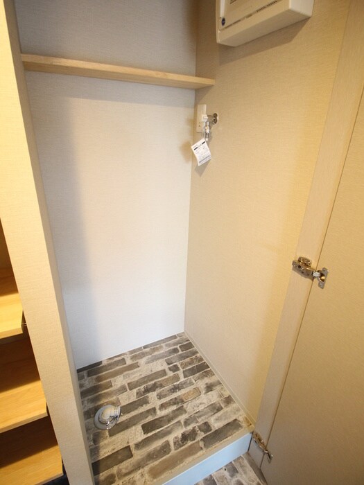 物件内観写真10　(洗濯機置場)