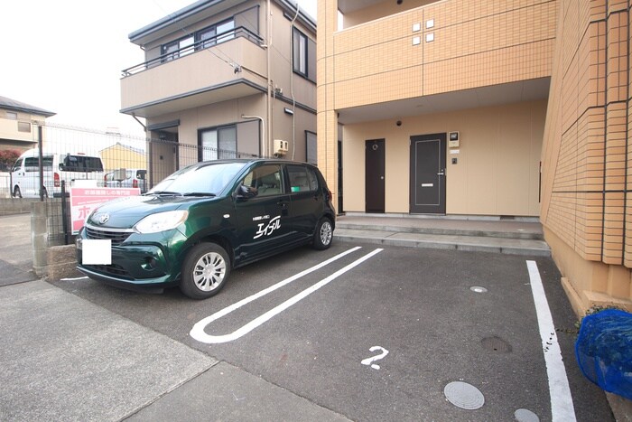 物件外観写真4　(駐車場)