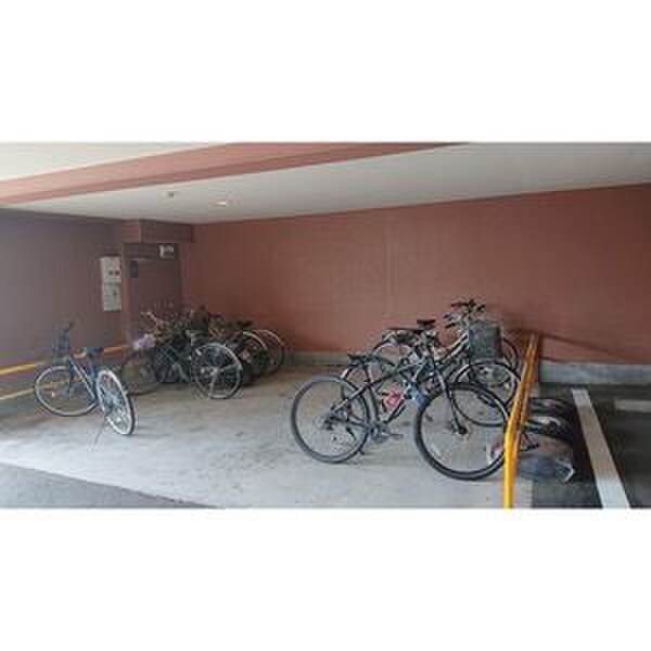 物件外観写真2　(駐輪場)