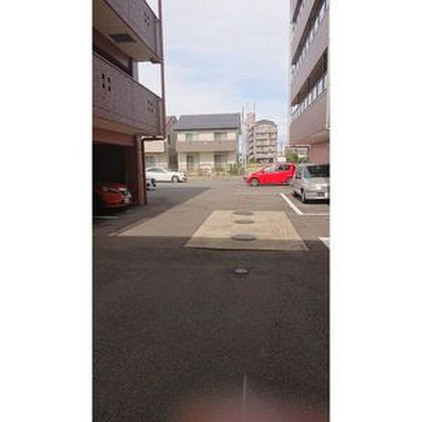 物件外観写真3　(駐車場)
