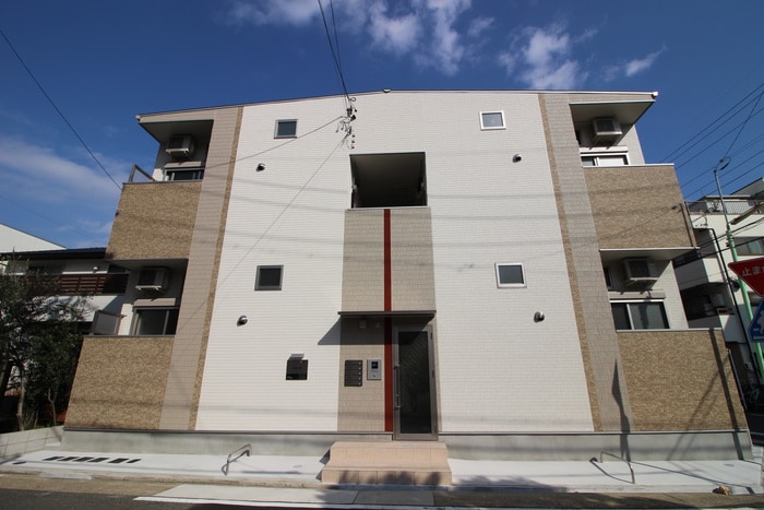 物件外観写真2　(エントランス部分)