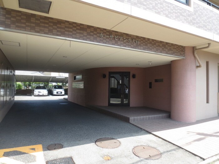 物件外観写真3　(エントランス部分)