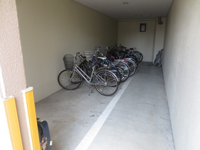 物件外観写真5　(駐輪場)
