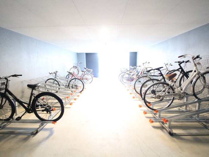 物件外観写真5　(駐輪場)