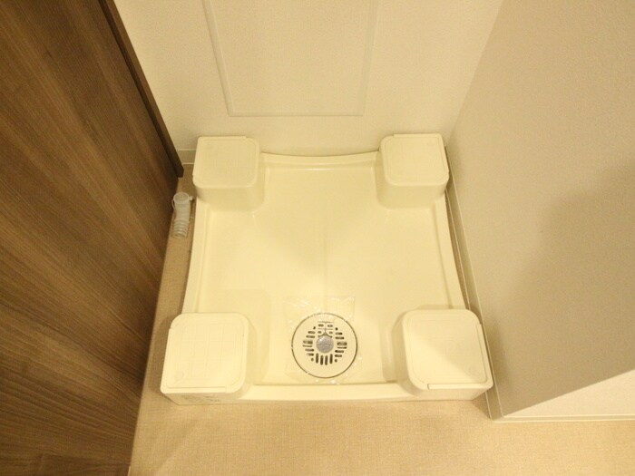 物件内観写真14　(洗濯機置場)