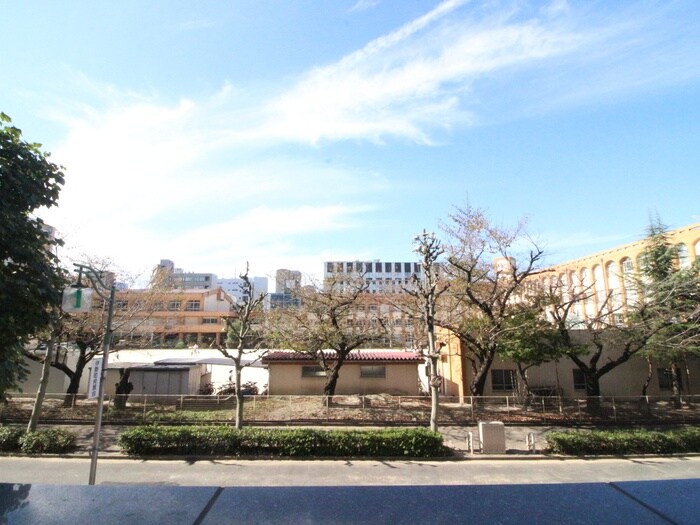 物件内観写真14　(室内からの展望)