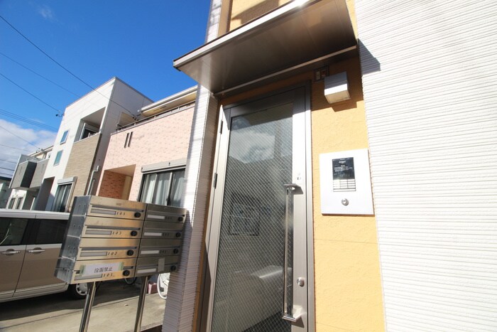 物件外観写真5　(エントランス部分)