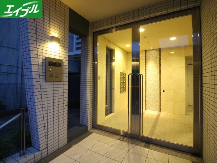 物件外観写真5　(エントランス部分)