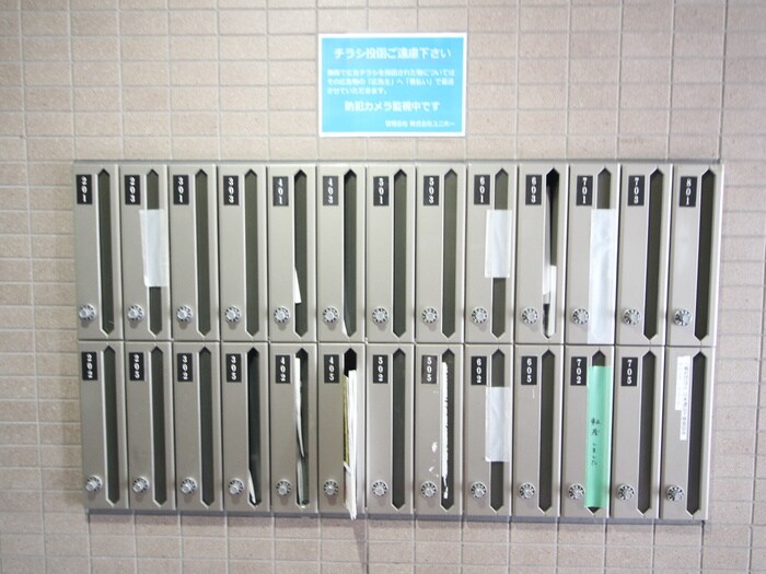 物件外観写真3　(エントランス部分)