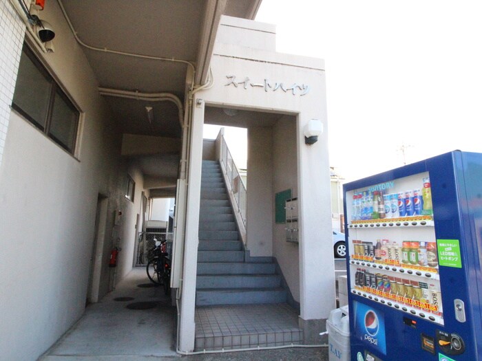 物件外観写真2　(エントランス部分)