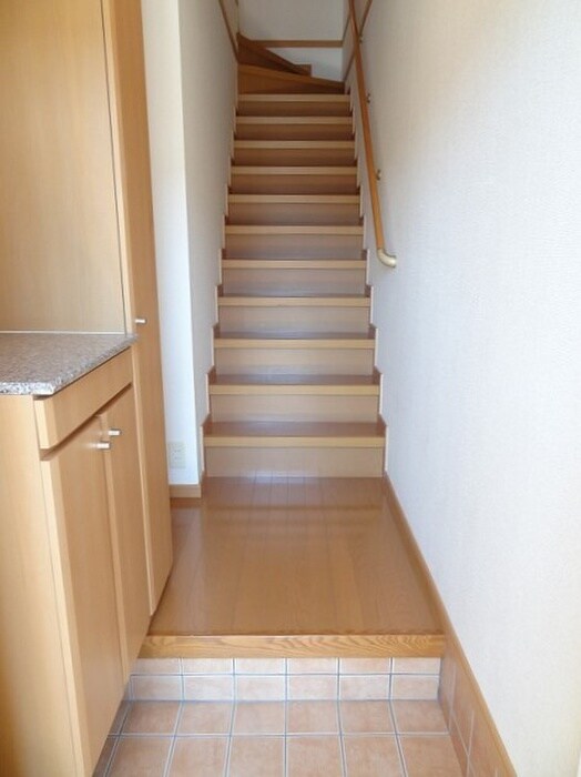 物件内観写真4　(玄関)