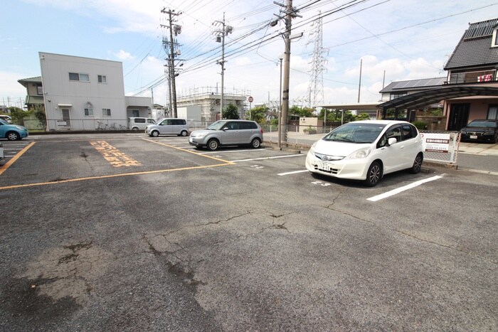 物件外観写真4　(駐車場)