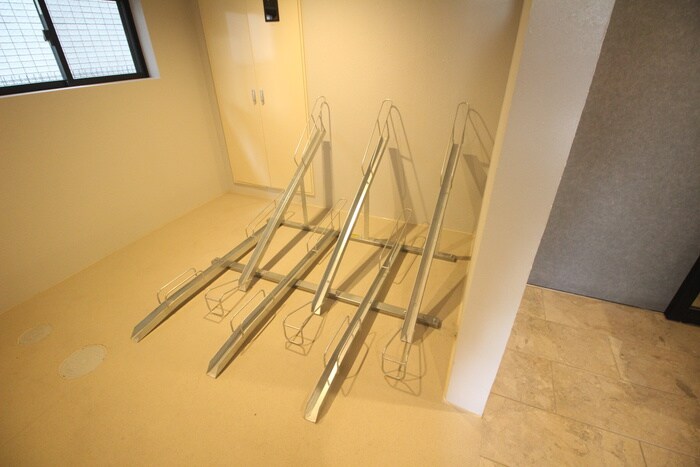 物件外観写真3　(駐輪場)