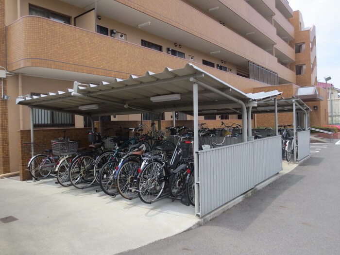 物件外観写真5　(駐輪場)