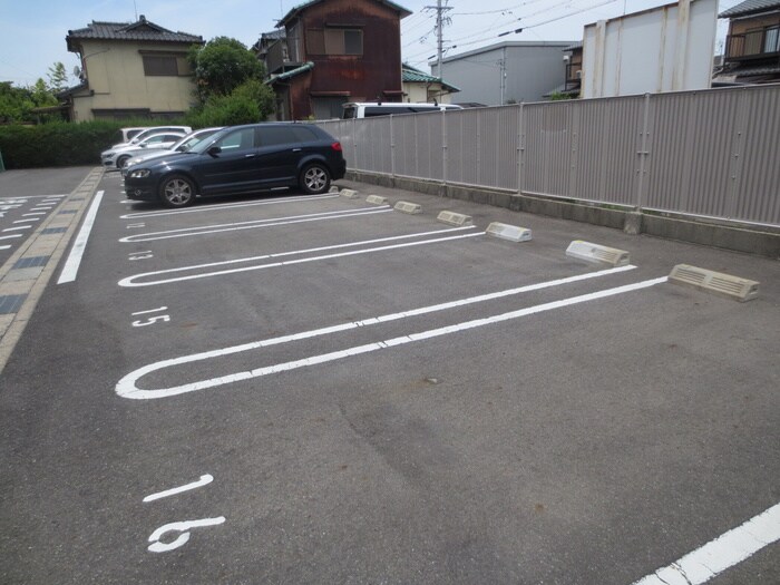 物件外観写真6　(駐車場)
