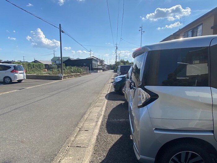 物件外観写真4　(駐車場)