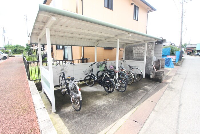 物件外観写真5　(駐輪場)