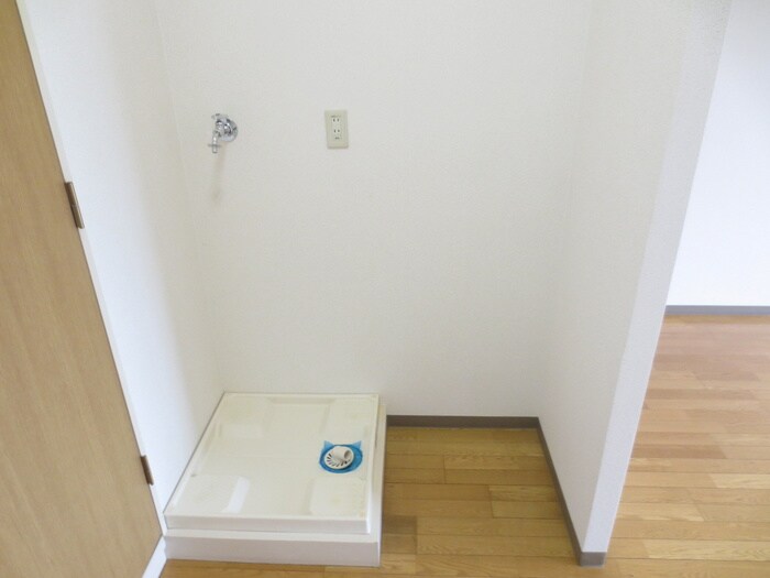 物件内観写真14　(洗濯機置場)