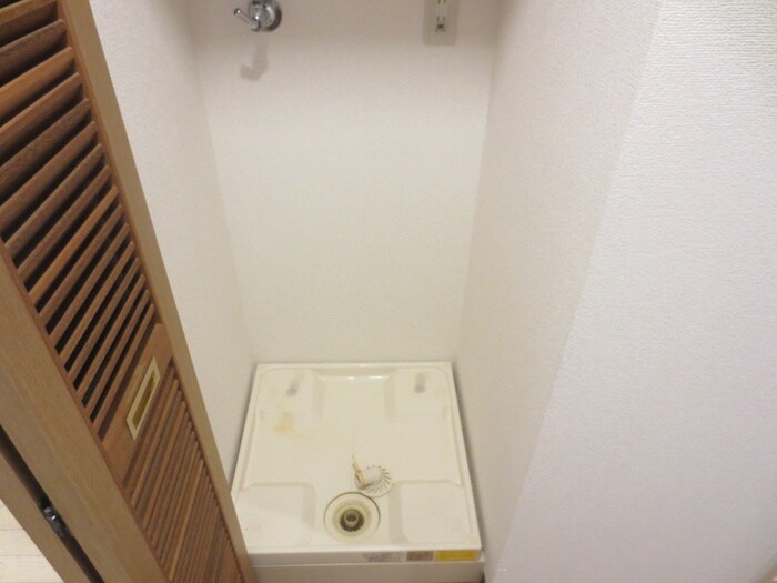 物件内観写真15　(洗濯機置場)