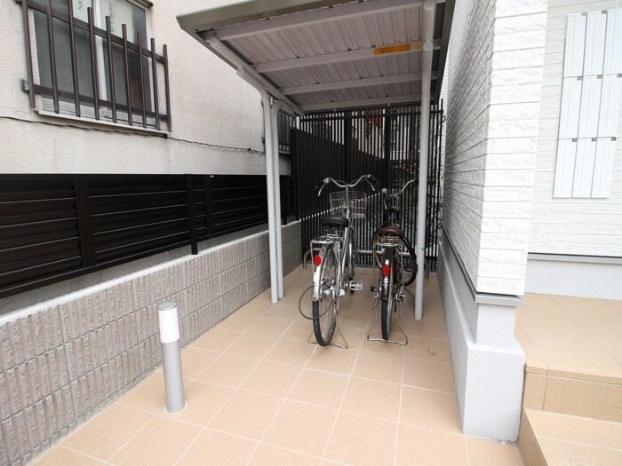物件外観写真2　(駐輪場)