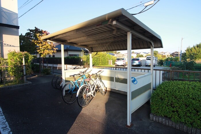 物件外観写真4　(駐輪場)