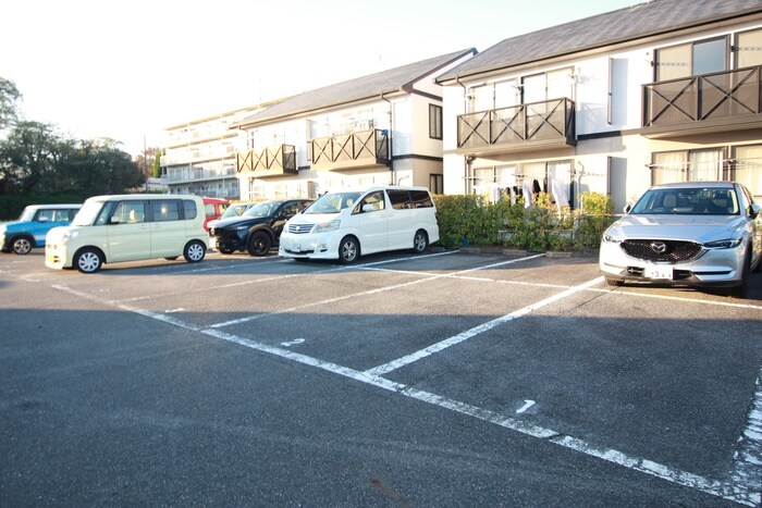 物件外観写真5　(駐車場)
