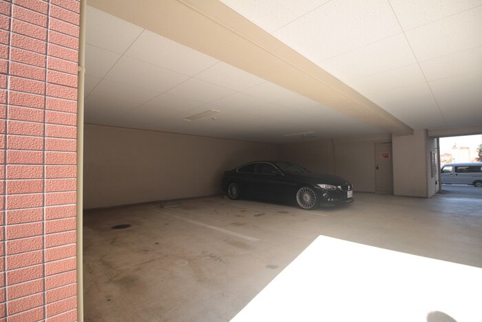 物件外観写真2　(駐車場)