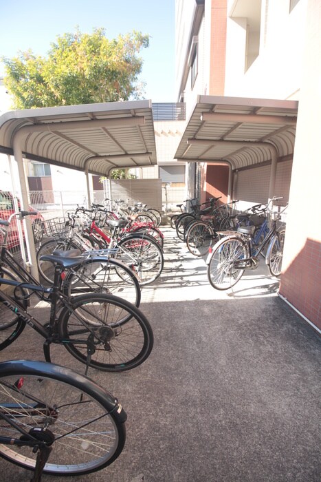 物件外観写真3　(駐輪場)