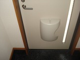 物件内観写真11　(玄関)