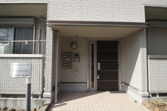 物件外観写真5　(エントランス部分)