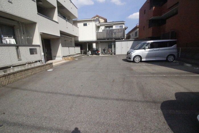 物件外観写真6　(駐車場)