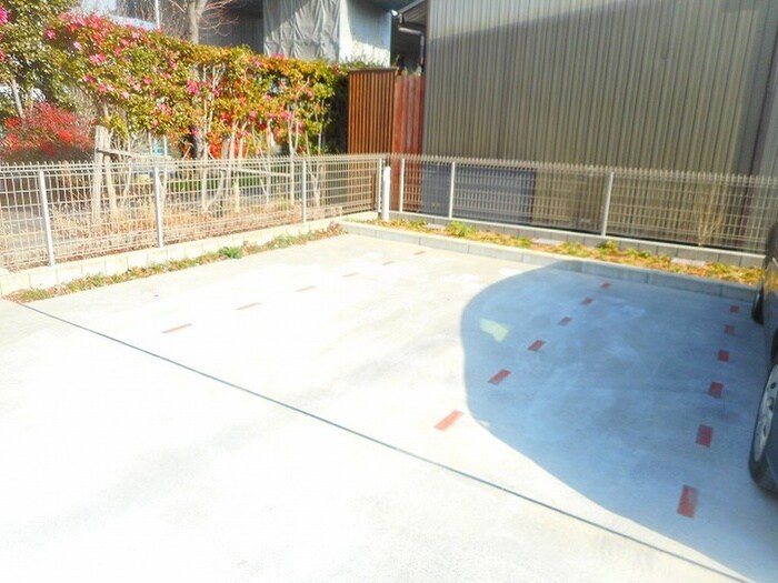 物件外観写真3　(駐車場)