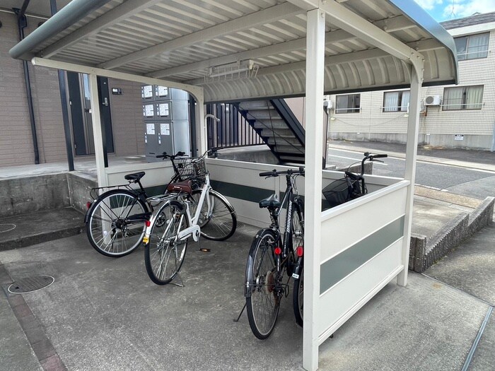 物件外観写真3　(駐輪場)