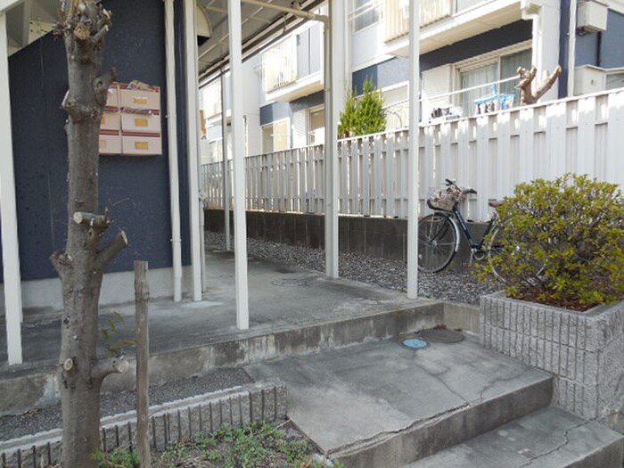 物件外観写真3　(エントランス部分)