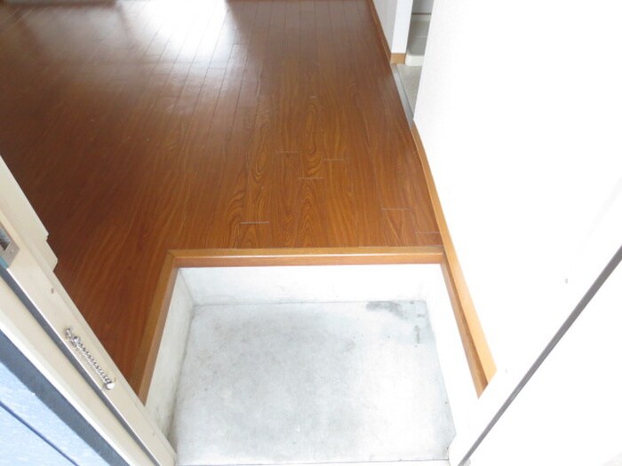 物件内観写真12　(玄関)