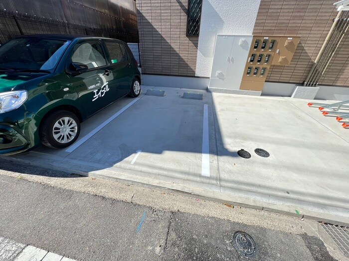 物件外観写真6　(駐車場)