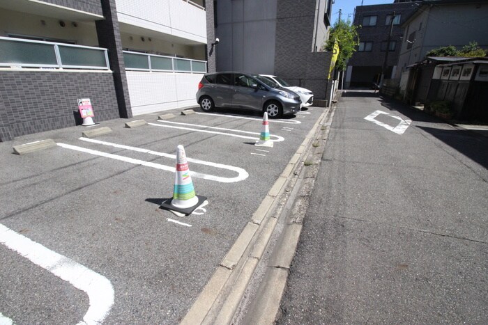 物件外観写真3　(駐車場)