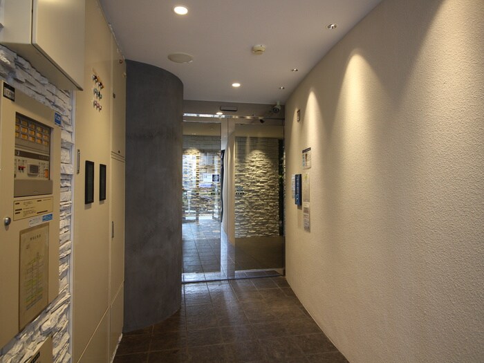 物件外観写真2　(エントランス部分)