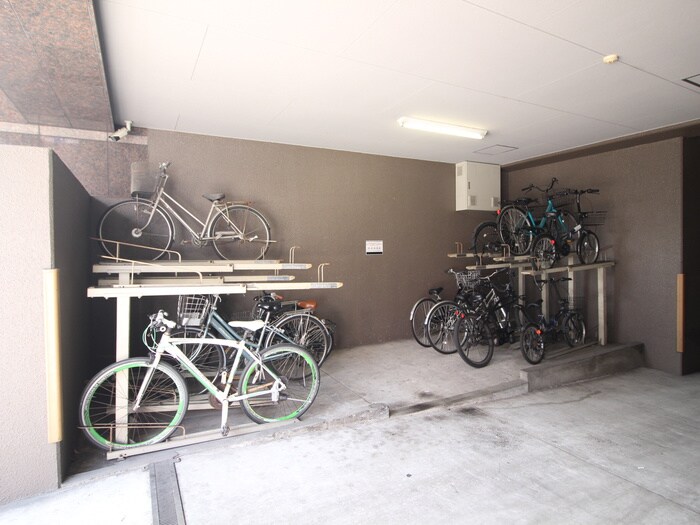 物件外観写真4　(駐輪場)