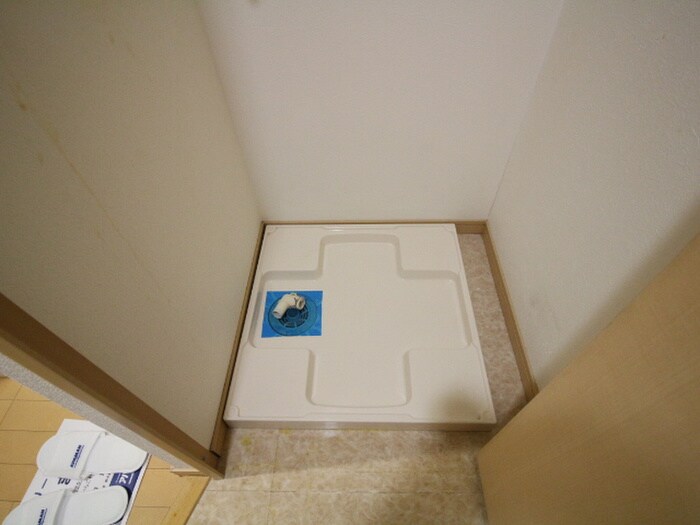 物件内観写真11　(洗濯機置場)