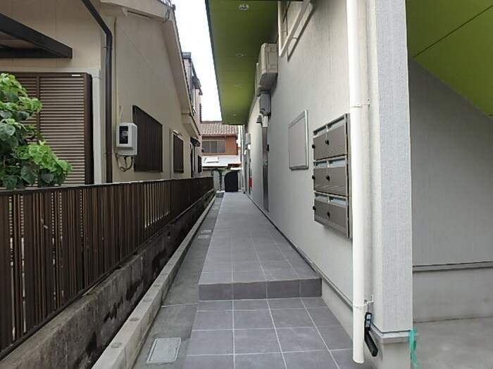 物件外観写真4　(エントランス部分)