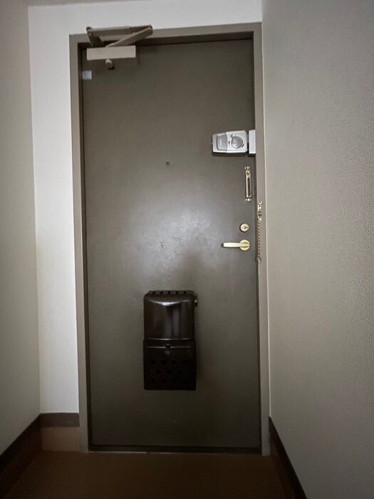 物件内観写真13　(玄関)