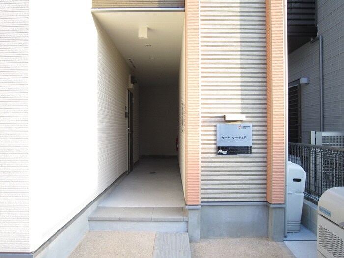 物件外観写真3　(エントランス部分)