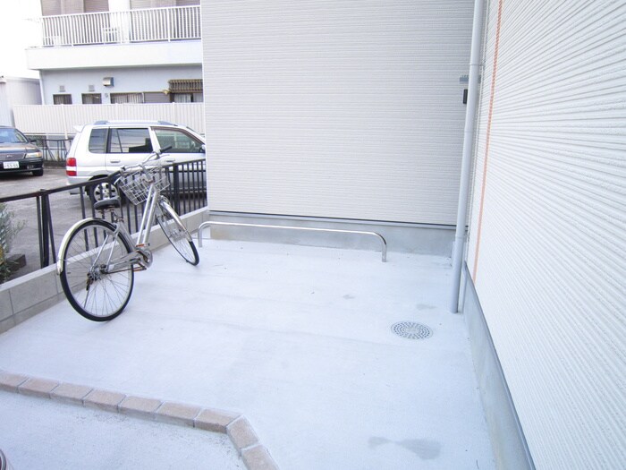 物件外観写真4　(駐輪場)